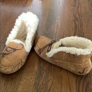 UGG mocasín slippers